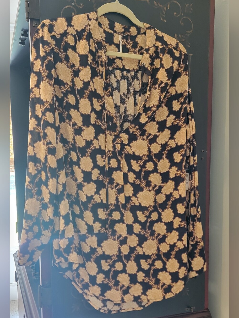 NWT. Free People V-Neck Flowy Top